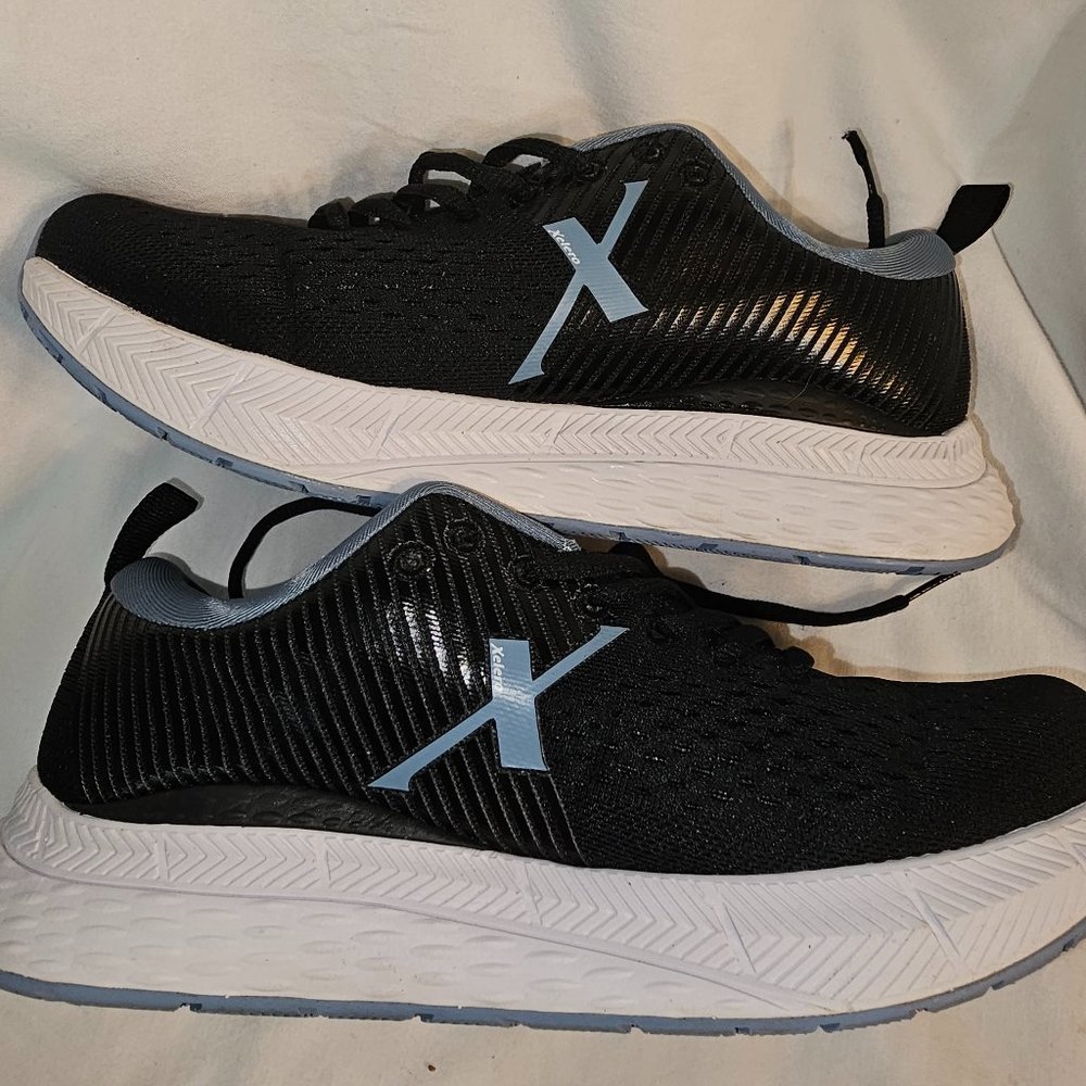 Xelero Steadfast Womens Sneakers